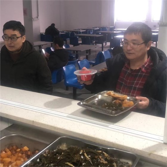 寒冬添暖 万事&ldquo;粥&rdquo;全！协昌环保为员工送上爱心腊八粥插图2